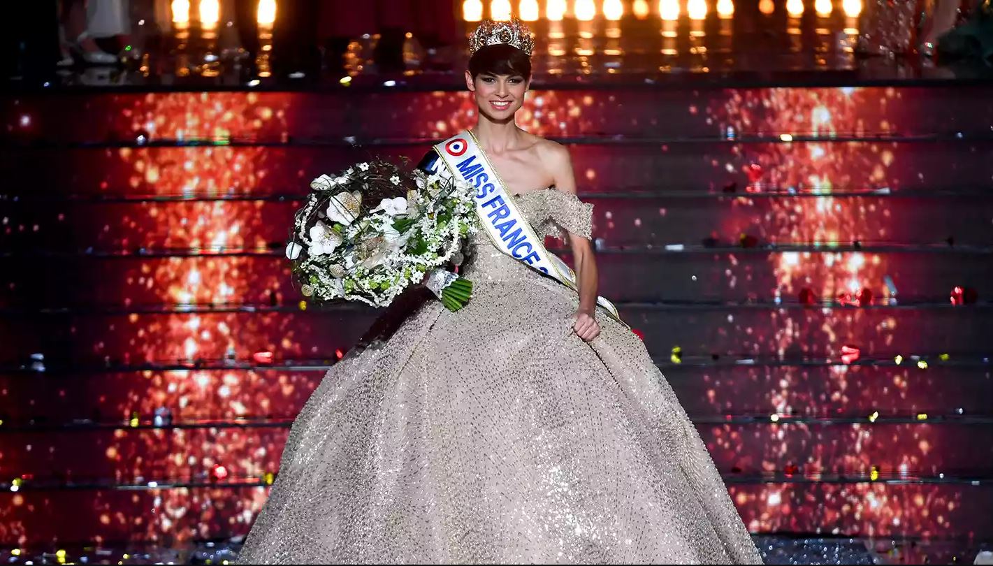 Miss Franca me flokë të shkurtër: Askush s’duhet të ta ndryshojë personalitetin