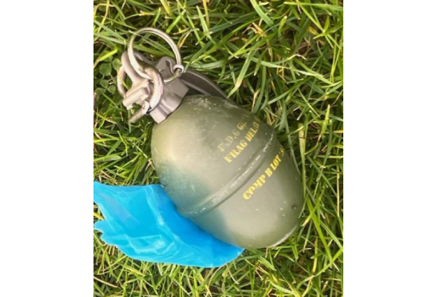 Mjeti i dyshuar për bombë që alarmoi shkollën në SHBA rezultoi të ishte mbajtës i qeseve për jashtëqitjen e qenve