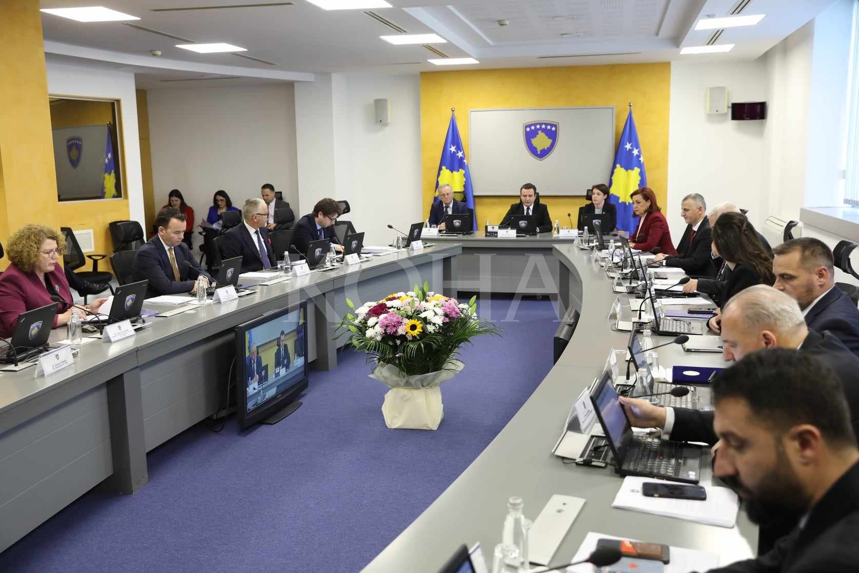 Qeveria u kërkon katër komunave në veri 12 milionë euro për borxhin e rrymës