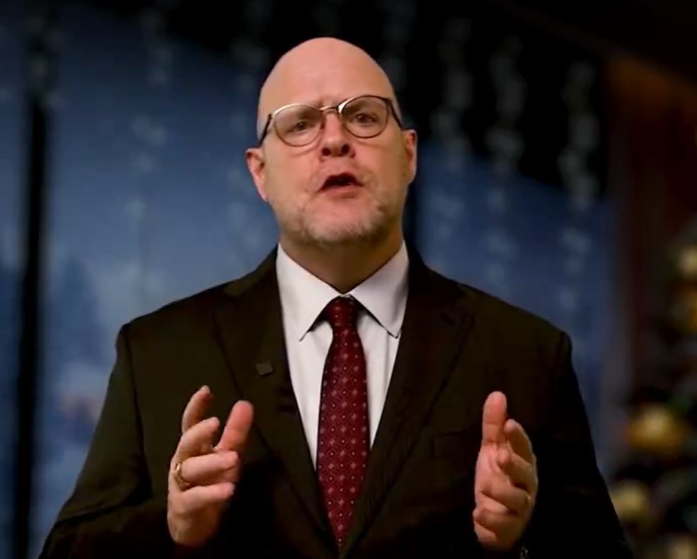 Ambasadori amerikan ua uron muajin e Ramazanit besimtarëve myslimanë në Kosovë
