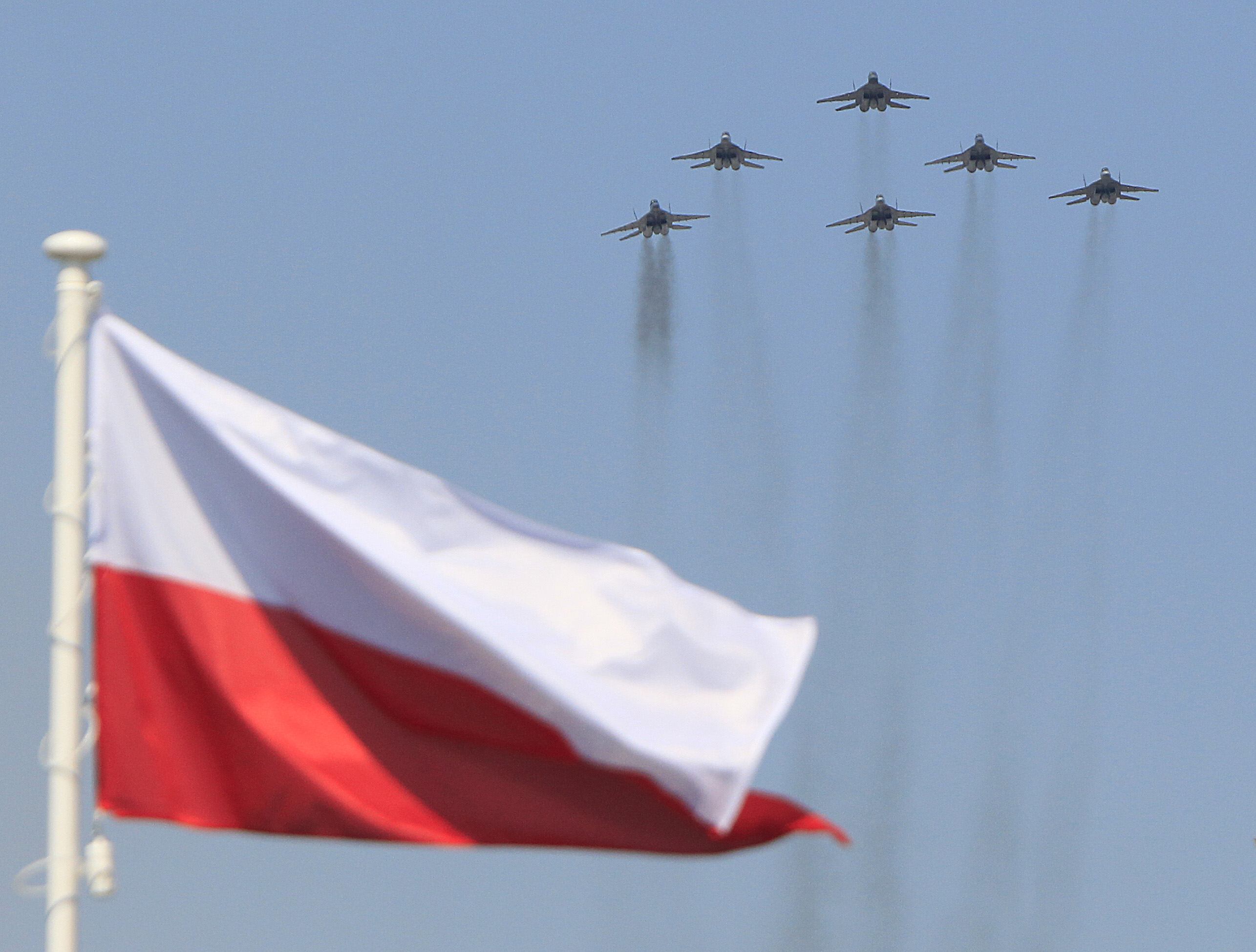 Polonia nis kërkimin tokësor pas shkeljes së hapësirës ajrore nga Rusia