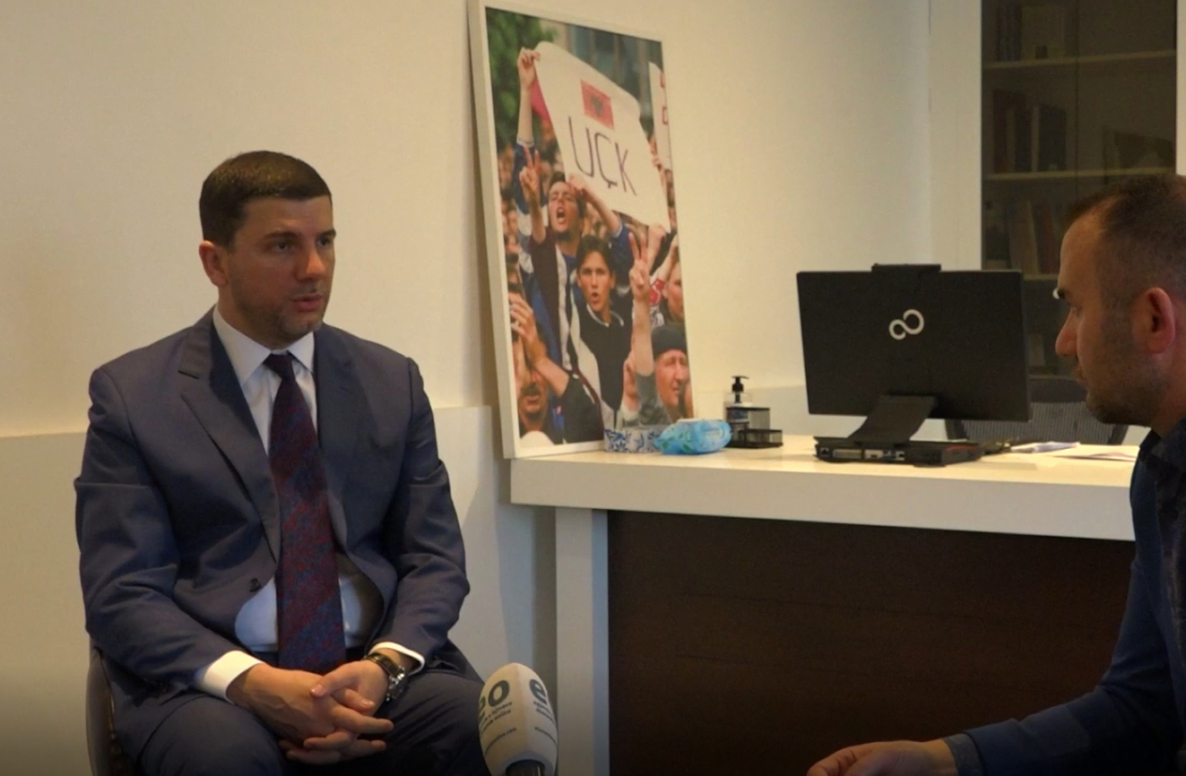 Krasniqi: Gjatë qeverisjes Kurti e lëshuan Kosovën 200 mijë qytetarë