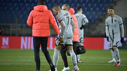 Mbappe humb penalltinë dhe zëvendësohet