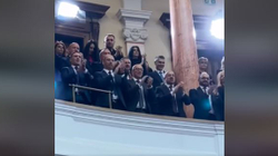 Lista Serbe duartroket Vuçiqin në seancën e Kuvendit të Serbisë