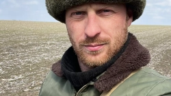 Ushtari rus e pranon: Trupat tonë torturuan ukrainasit