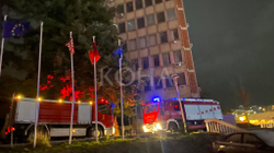 Largohen zjarrfikësit, s’ka zjarr në Radio Kosovë