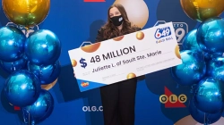 Adoleshentja fiton 48 milionë dollarë në lotari me tiketën e parë