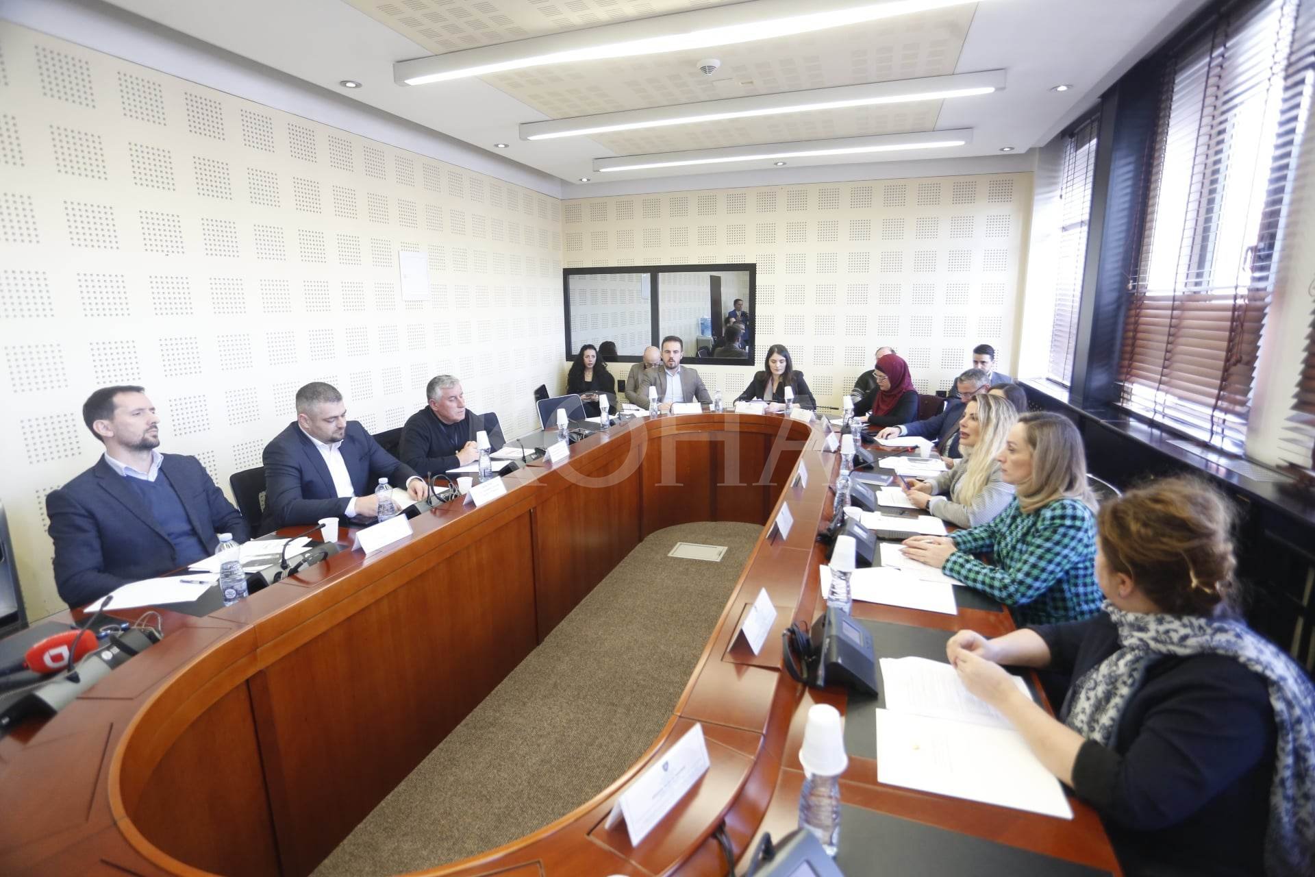 Hoti: Serbia nuk po jep informacione për vendndodhjen e personave të zhdukur