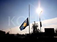 Dite zie , flamuri Kosoves gjysmeshtize