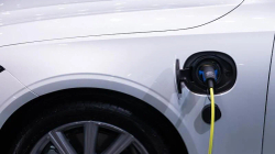 Emetimet e veturave hibride plug-in janë tre herë më të larta sesa tregojnë testet zyrtare