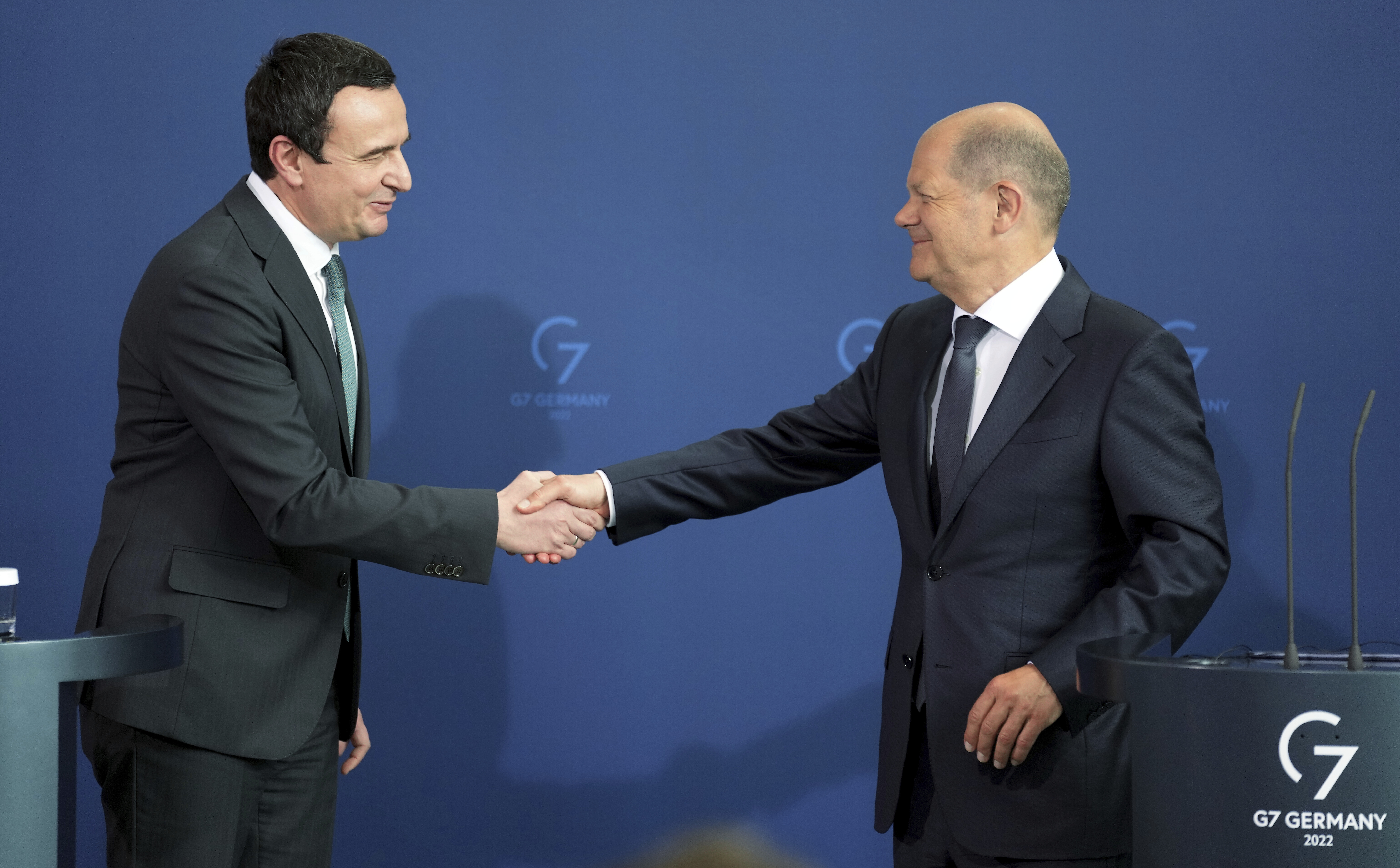 Gazetari gjerman paralajmëron një shkrim që “dikujt në Prishtinë s’do t’i pëlqejë”