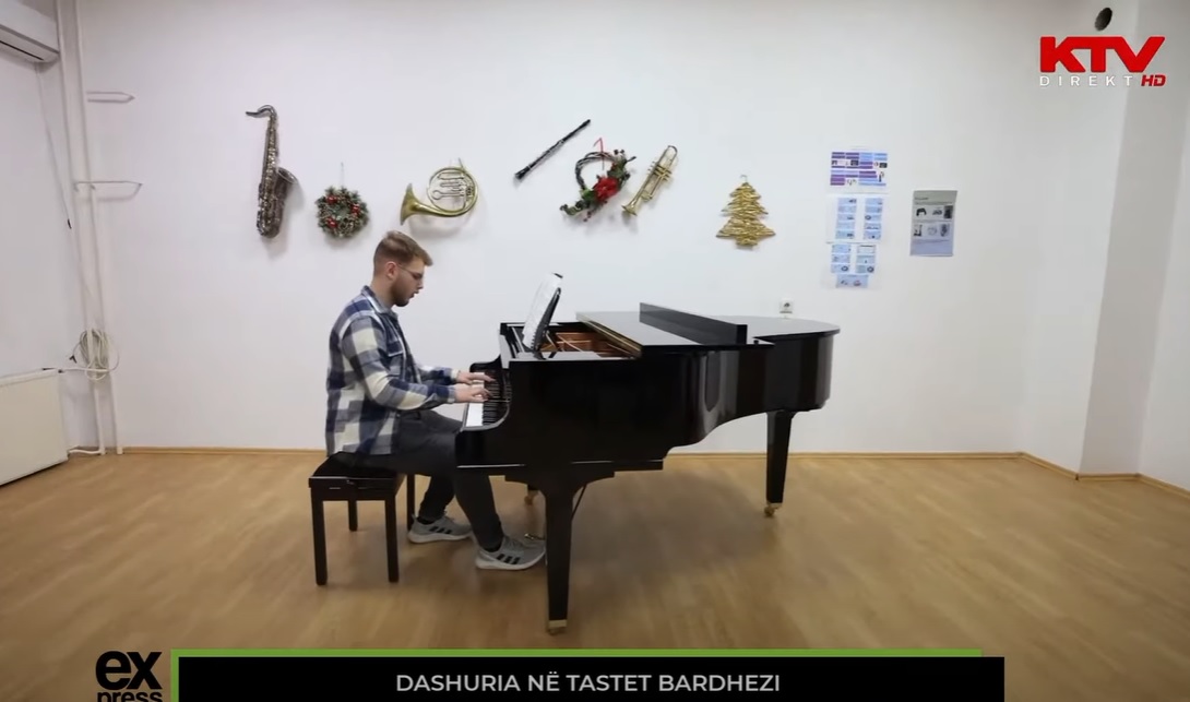 Dashuria në tastet bardhezi