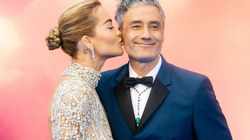 Rita Ora thotë se ende nuk mund ta besojë se është martuar