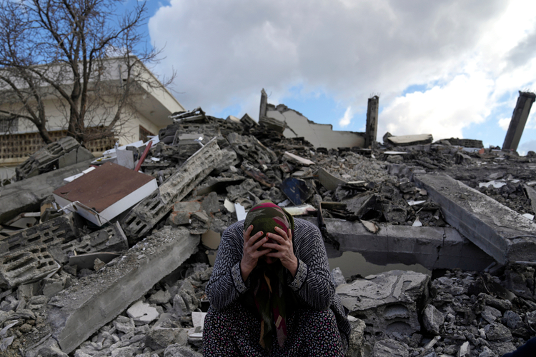 Mbi 23 mijë e 700 të vdekur nga tërmetet në Turqi e Siri