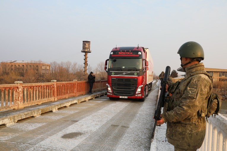 Një pikë kufitare midis Turqisë dhe Armenisë u hap për herë të parë në 35 vjet