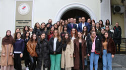 Vajzat dominojnë në inxhinieri e shkenca kompjuterike