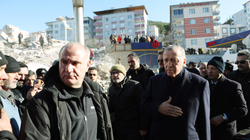Dështimet pas tërmetit ia lëkundin karrigen Erdoganit
