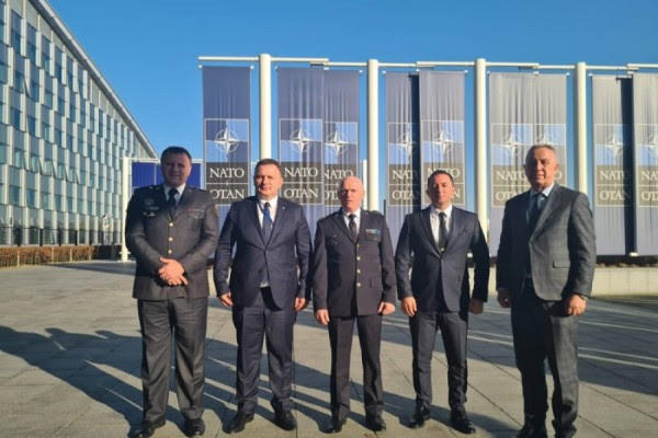 Mehaj takon shefin e NATO-s: Kosova e gatshme të strehojë 5 mijë refugjatë ukrainas