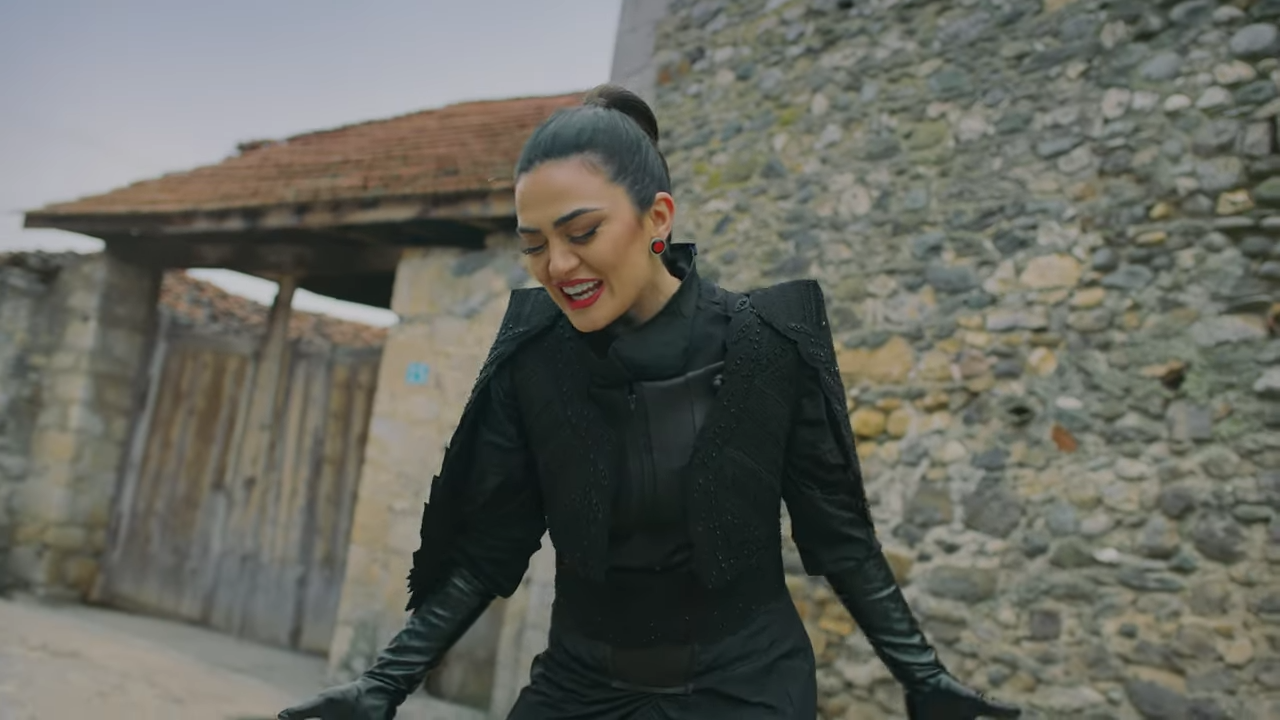 Albina Kelmendi vjen me “Emri im”