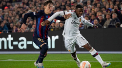Barcelona kalon në epërsi ndaj Unitedit