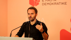 Krasniqi akuzon VV-në: Astrit Deharin e patën për fushata, nuk u duhet më