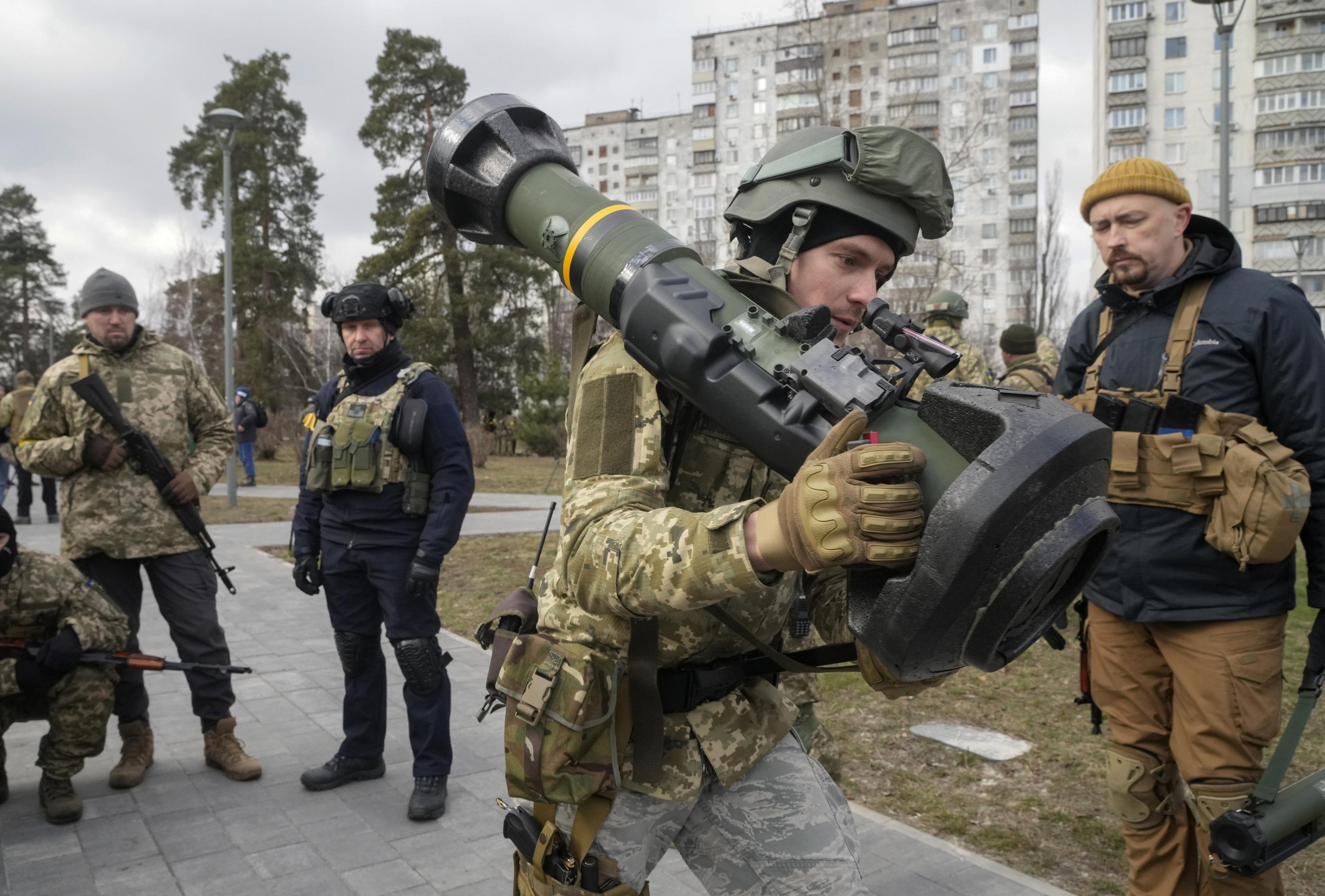 Inteligjenca e NATO-s: Rusia humb 2000 ushtarë për çdo 100 metra territor të fituar