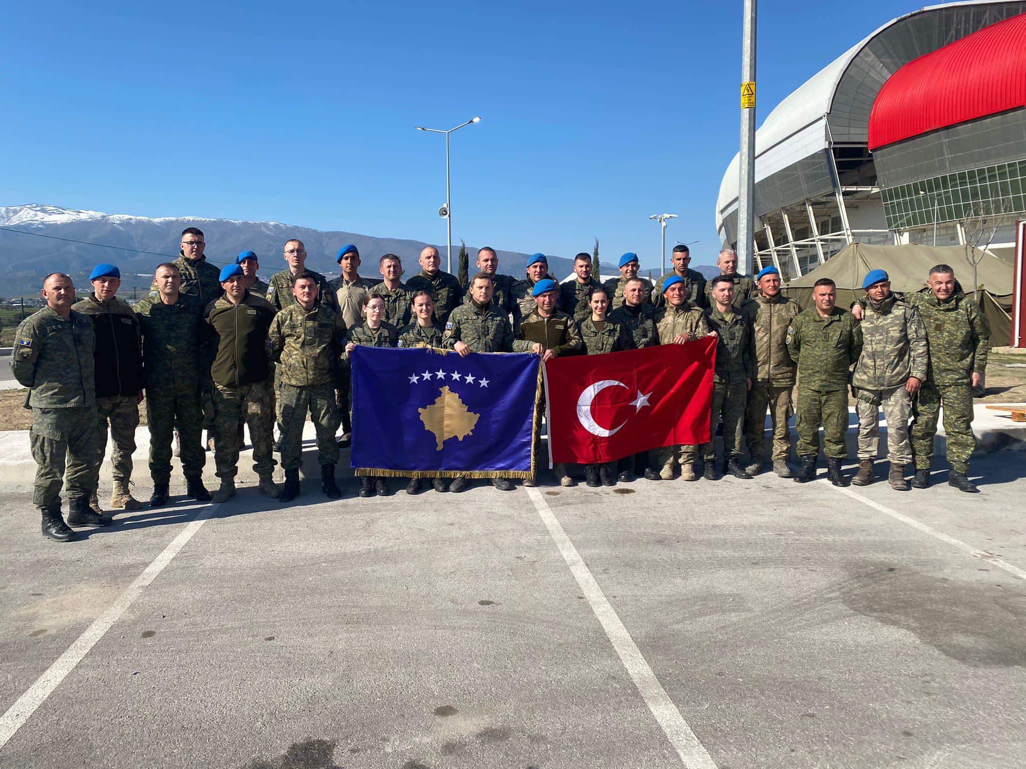 Ushtria turke ia uron Pavarësinë e Kosovës kontingjentit të FSK-së në Hatay