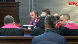 Das Gericht hört sich den Sachverständigen an, der den Schaden für den Staatshaushalt auf über 6 Millionen Euro schätzt