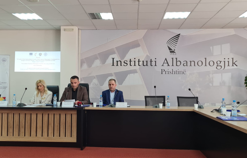 Me tryezën “Shqipja – gjuhë evropiane” në Institutin Albanologjik të Prishtinës, Kosova i është bashkuar botës në shënimin e Ditës Ndërkombëtare të Gjuhës Amtare