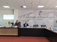 Me tryezën “Shqipja – gjuhë evropiane” në Institutin Albanologjik të Prishtinës, Kosova i është bashkuar botës në shënimin e Ditës Ndërkombëtare të Gjuhës Amtare