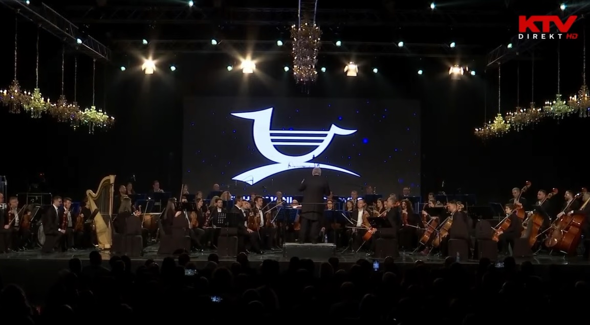 Filharmonia me mesazh paqeje e bashkimi për pavarësi 