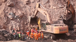 Pesë të vdekur dhe rreth 50 të zhdukur nga shembja e minierës së hapur të qymyrit në Kinë