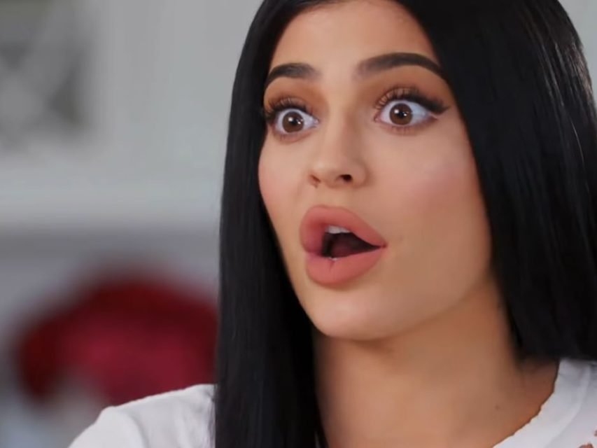 Kylie Jenner flet për pasiguritë që kishte rreth dukjes fizike