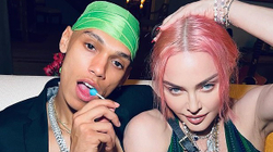 Madonna i jep fund lidhjes me modelin 41 vjet më të ri