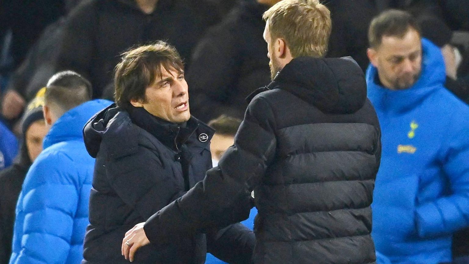 Trajnerët nën presion, Conte e Potter, takohen mes vete