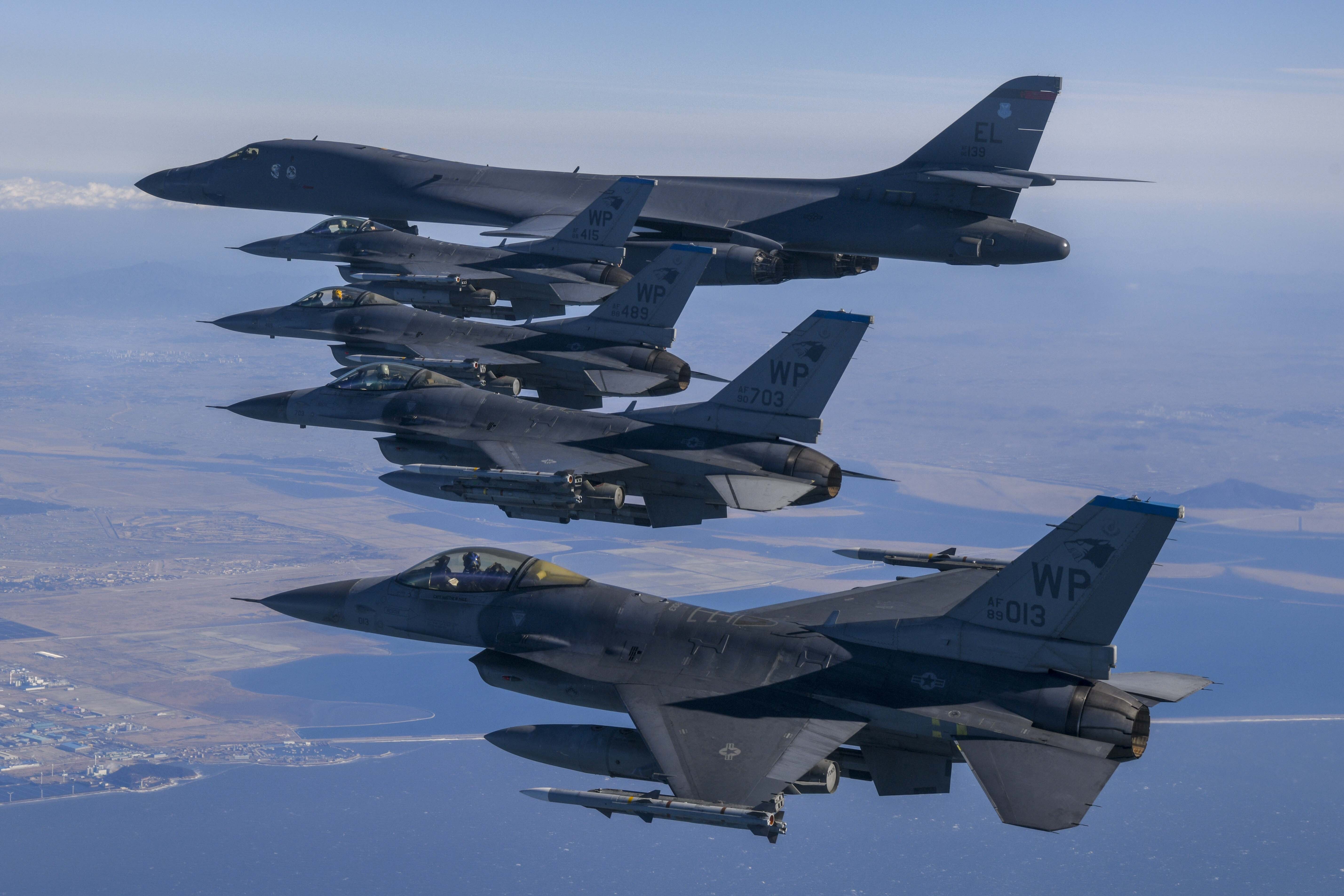 Bideni insiston se Zelenskyt nuk i duhen F-16
