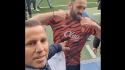 Muriqi zgjedh tifozin nga Kosova për t’ia dhënë fanellën