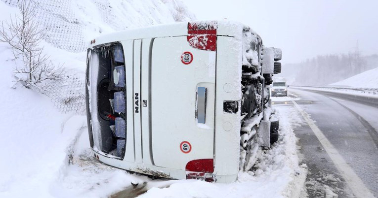 Autobusi me targa shqiptare aksidentohet në Kroaci, vdiq shoferi