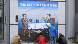 PSD me aksion para Qeverisë: “Mbi tavolinë doreza boksi, e nën shtrëngim duarsh”