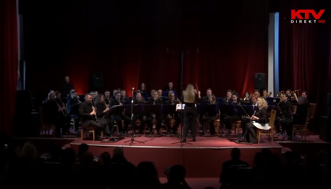 “Filharmonia në lëvizje” ndalon për herë të parë në Klinë