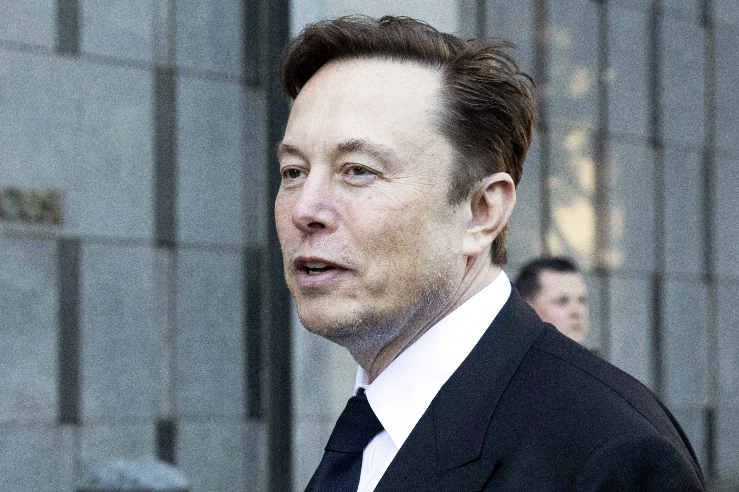 Elon Musku rikthen titullin e personit më të pasur në botë
