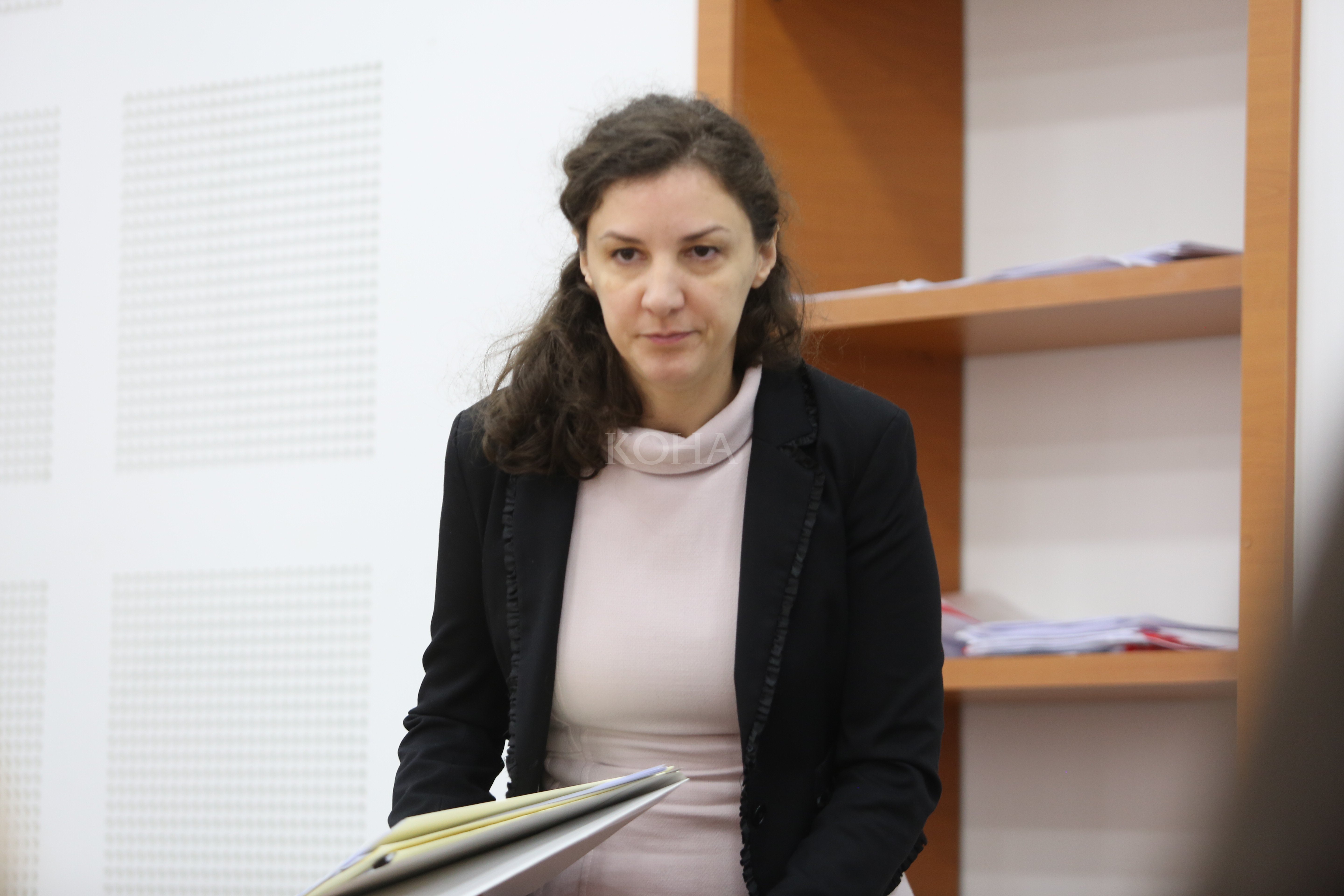 ​Rizvanolli: Nuk kam informata zyrtare për gjobat e ZRRE-së ndaj KEK-ut dhe KOSTT-it