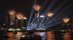 Festimet e mbuluara me fishekzjarrë në mbarë botën shënojnë Vitin e Ri 2023