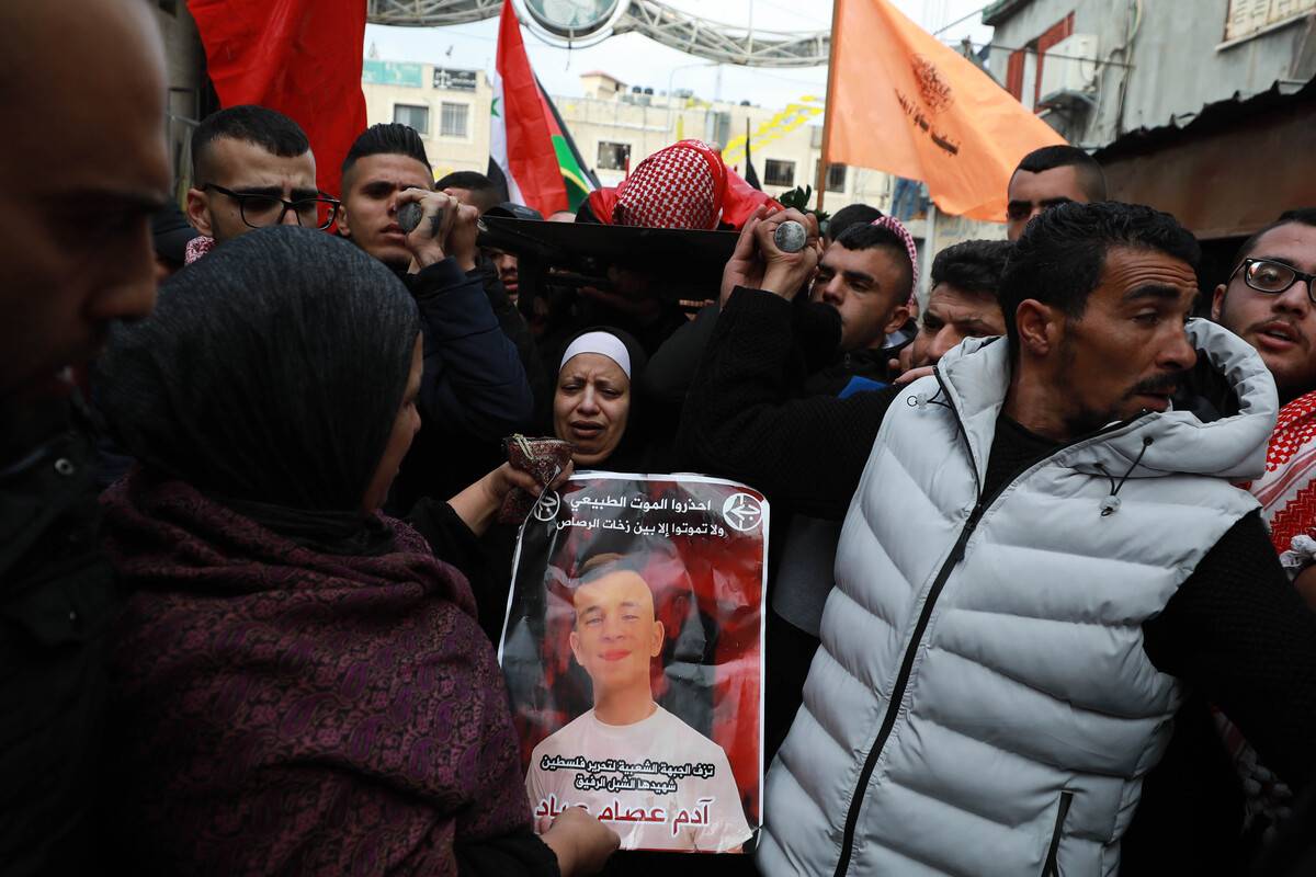 Palestinezët varrosin 15-vjeçarin, vrarë nga Izraeli