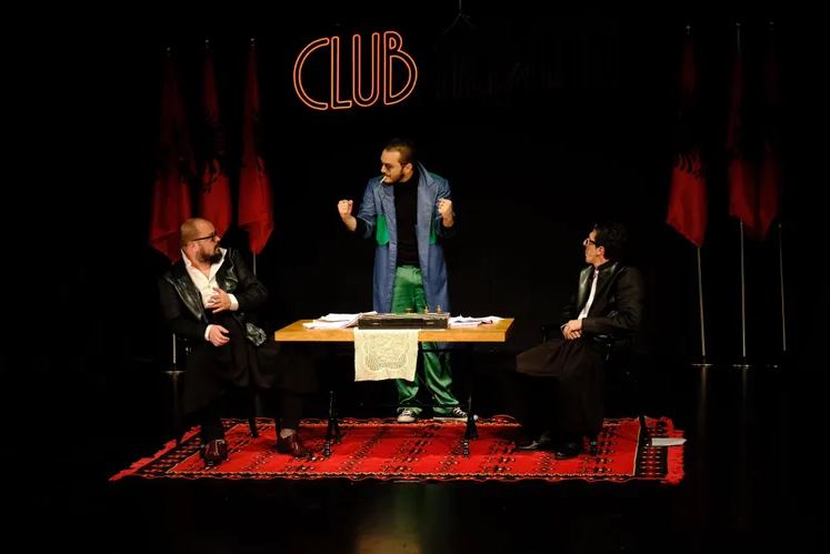 Skenë nga shfaqja “Club Albania”