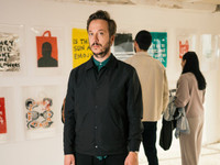 Driton Selmani: “Do të doja shumë të isha artist që pikturon lule, fatkeqësisht konteksti gjeopolitik ndikon shumë në perceptimin dhe leximin që i bëjmë vetë ambientit ku ne observojmë” (Foto: Blerim Racaj)