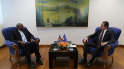 Kurti: I nevojshëm bashkëpunimi mes institucioneve të sigurisë së Kosovës dhe Britanisë
