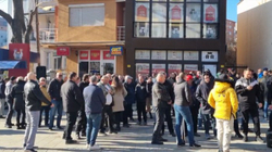 Serbët në veri të Mitrovicës protestojnë kundër Vuçiqit e Listës Serbe