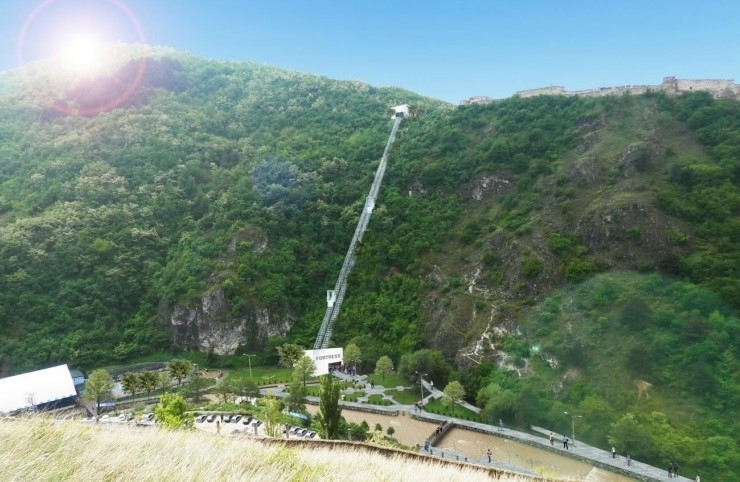 Teleferiku për në Kala, ilustrim nga raporti i punës i vitit 2019 nga Komuna e Prizrenit