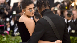 Kylie Jenner raportohet të jetë ndarë nga Travis Scott